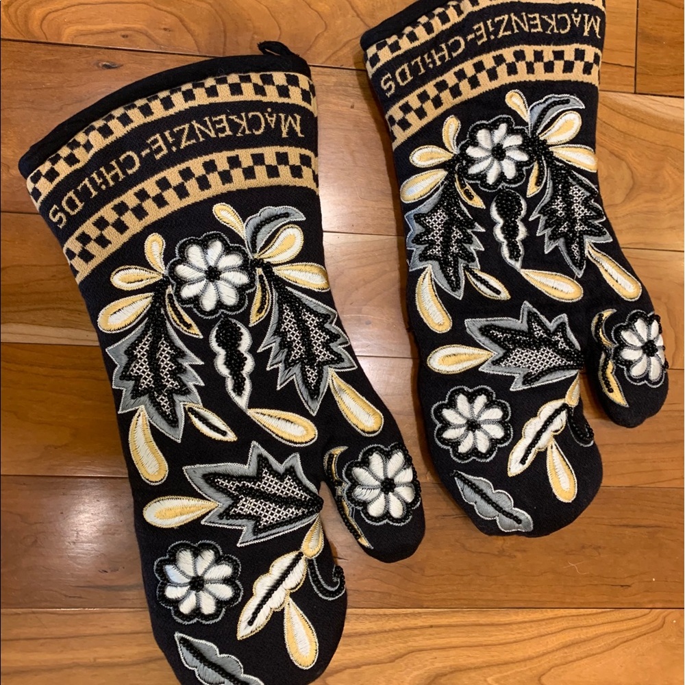 Mackenzie child’s Oven Mitts